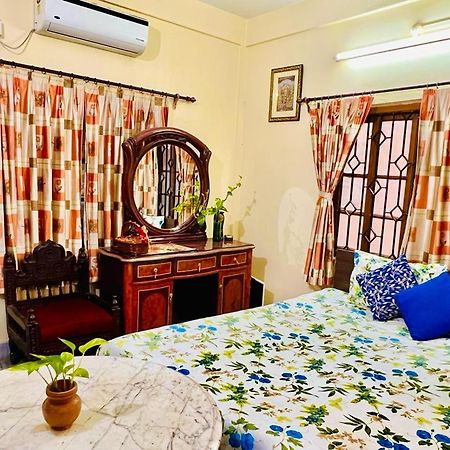 Spacious Apt With Antique Furniture ,Ac & Kitchen 加尔各答 外观 照片