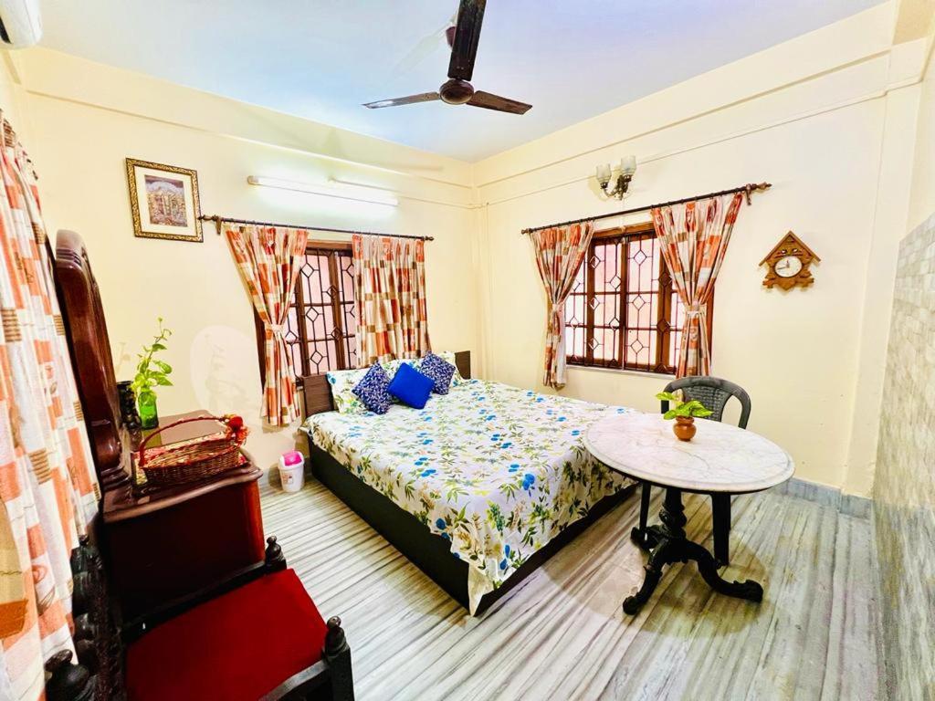 Spacious Apt With Antique Furniture ,Ac & Kitchen 加尔各答 外观 照片