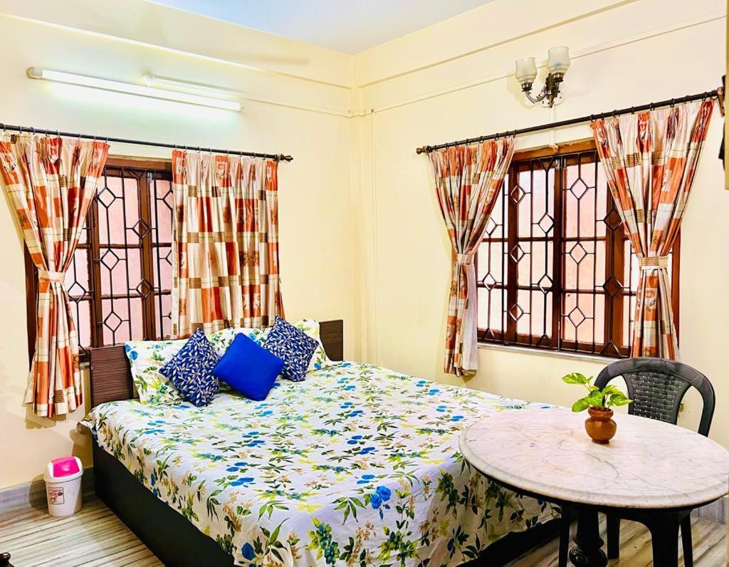 Spacious Apt With Antique Furniture ,Ac & Kitchen 加尔各答 外观 照片