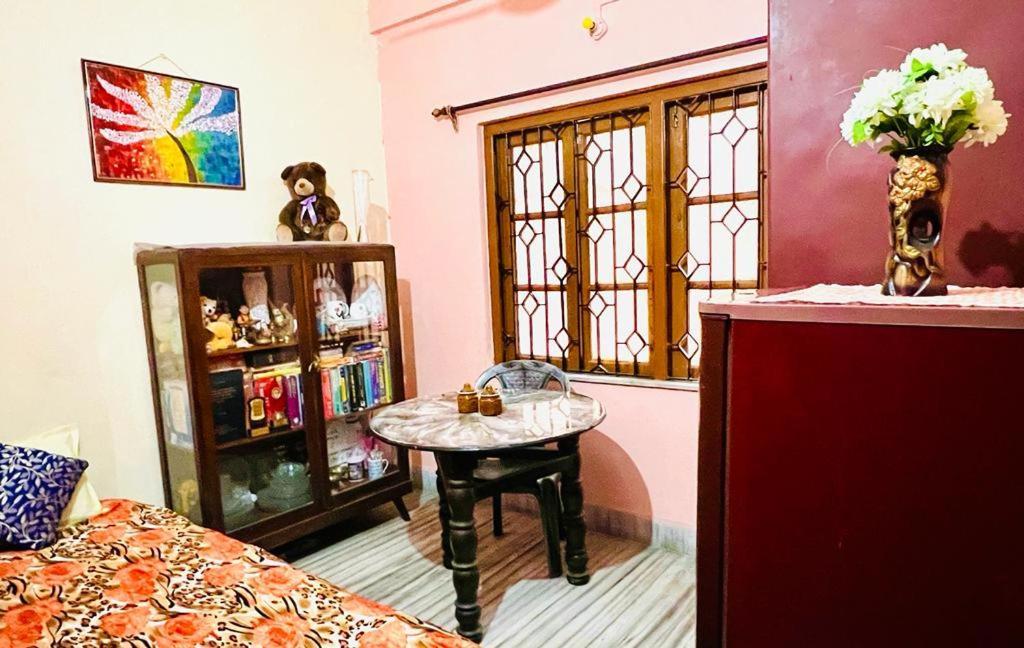 Spacious Apt With Antique Furniture ,Ac & Kitchen 加尔各答 外观 照片