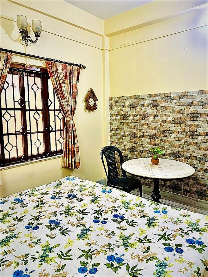 Spacious Apt With Antique Furniture ,Ac & Kitchen 加尔各答 外观 照片