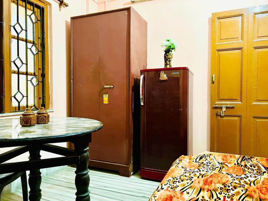 Spacious Apt With Antique Furniture ,Ac & Kitchen 加尔各答 外观 照片