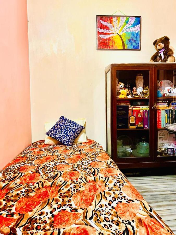 Spacious Apt With Antique Furniture ,Ac & Kitchen 加尔各答 外观 照片