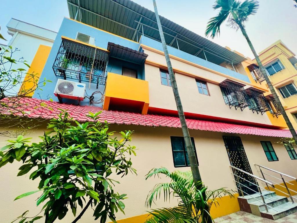 Spacious Apt With Antique Furniture ,Ac & Kitchen 加尔各答 外观 照片